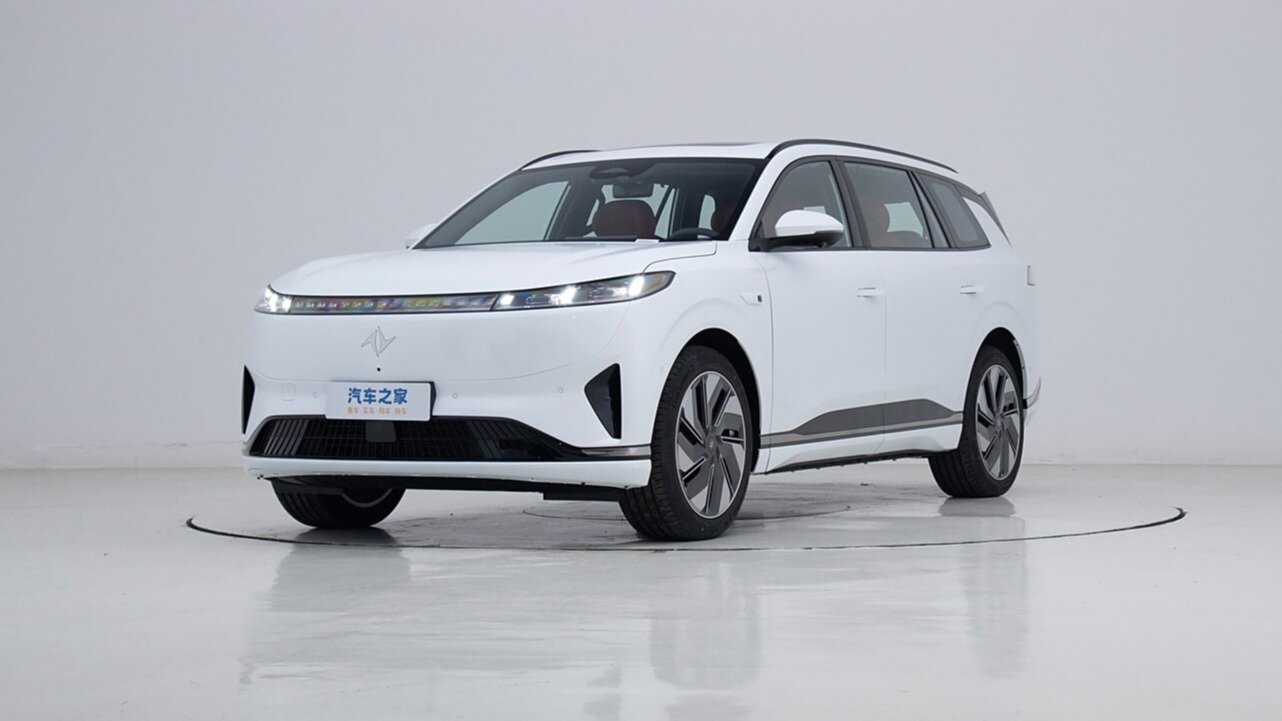 Трёхрядный кроссовер Dongfeng eπ 008, который ждут в России, начали продавать в Китае