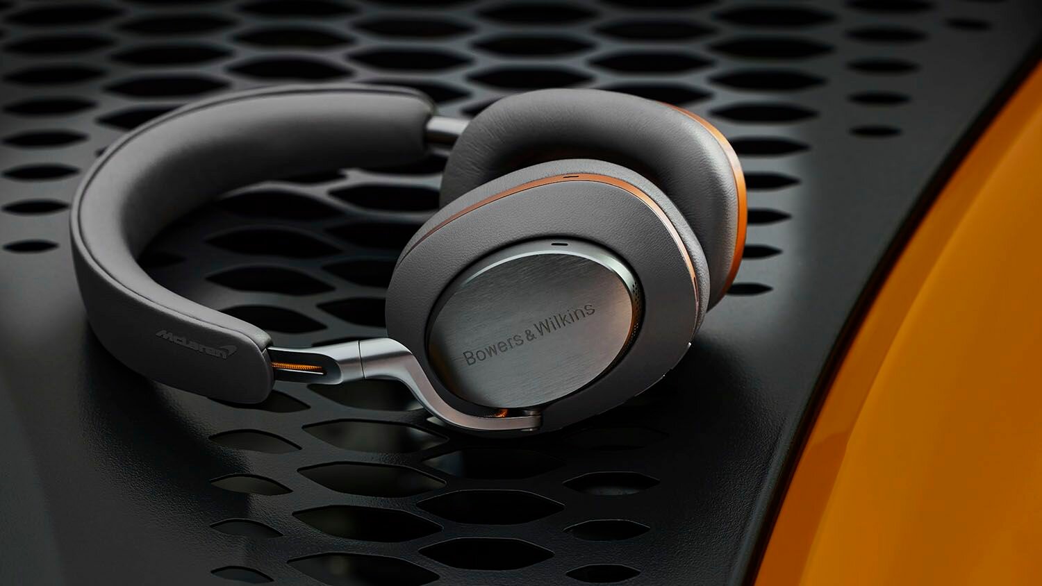 Bowers & Wilkins выпустил беспроводные наушники в стиле McLaren за 800 долларов