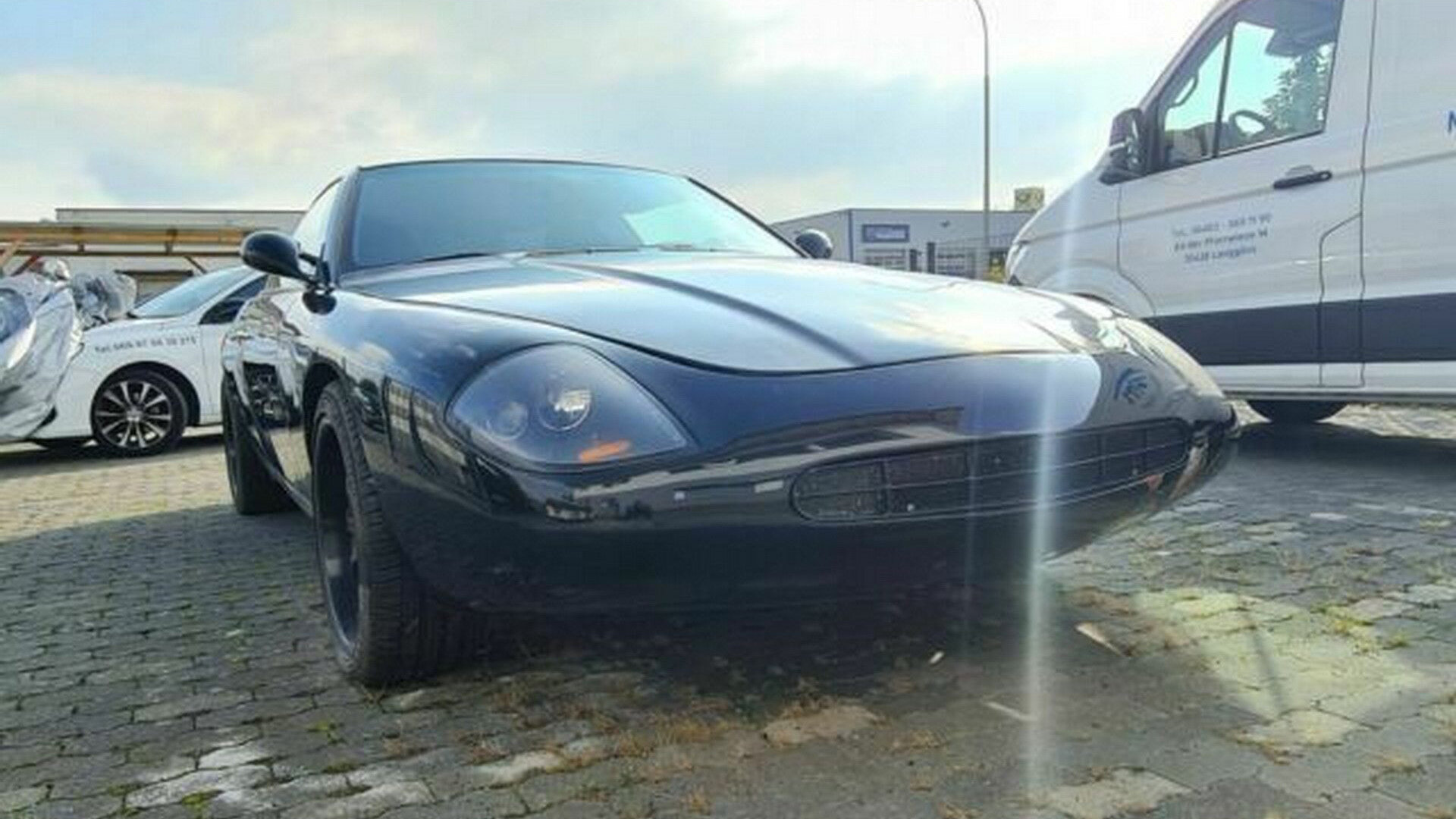 На продажу выставили самый странный BMW 8 серии с фарами от Fiat