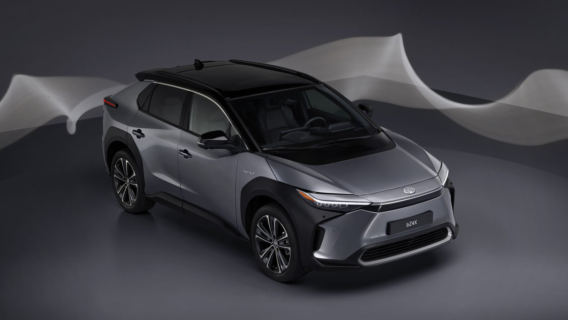 Названы цены на первый электрокроссовер Toyota — он намного дешевле Tesla Model Y
