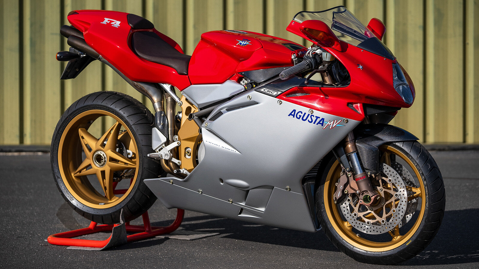 С молотка уйдёт редкий спортбайк MV Agusta с нулевым пробегом: ему 21 год