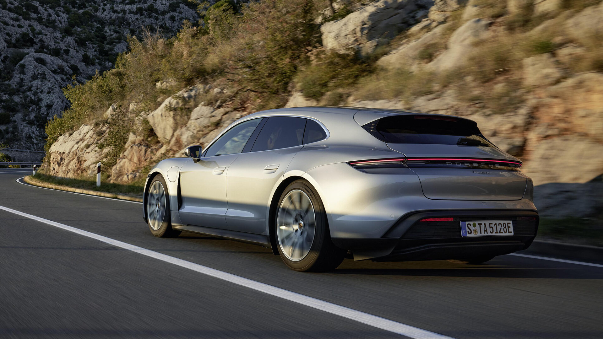 Универсал Porsche Taycan в России подешевел на 3 миллиона благодаря заднеприводной версии