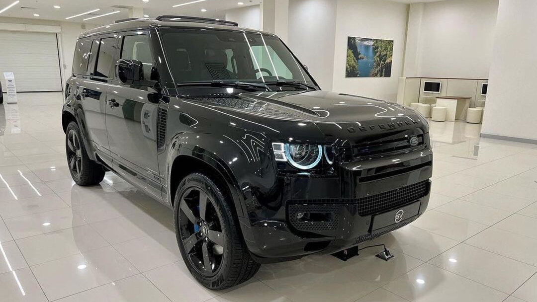 Редкий Land Rover Defender Bond Edition продают в России за 20 миллионов. Ещё год назад он стоил вдвое дешевле