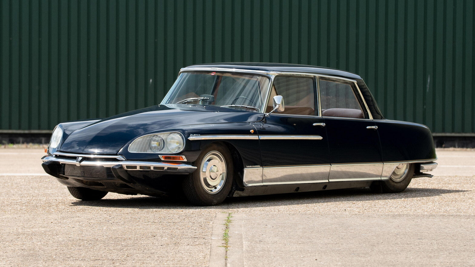 Один из трёх роскошнейших Citroen DS выставят на продажу