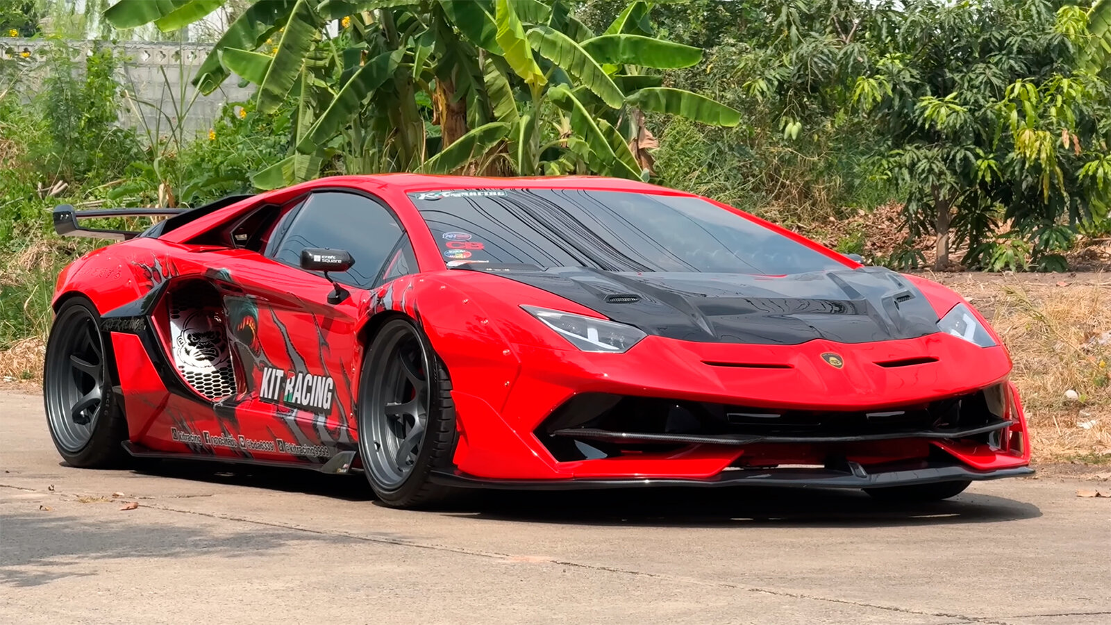 Реалистичную реплику Lamborghini Aventador SVJ построили из деталей от старых японских машин