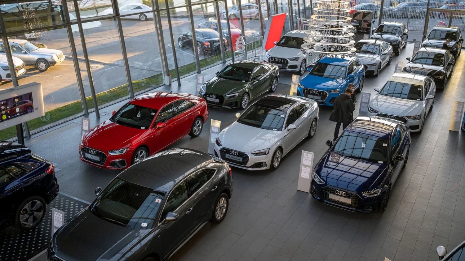 В первом полугодии россияне взяли автокредиты на рекордные 600 миллиардов рублей