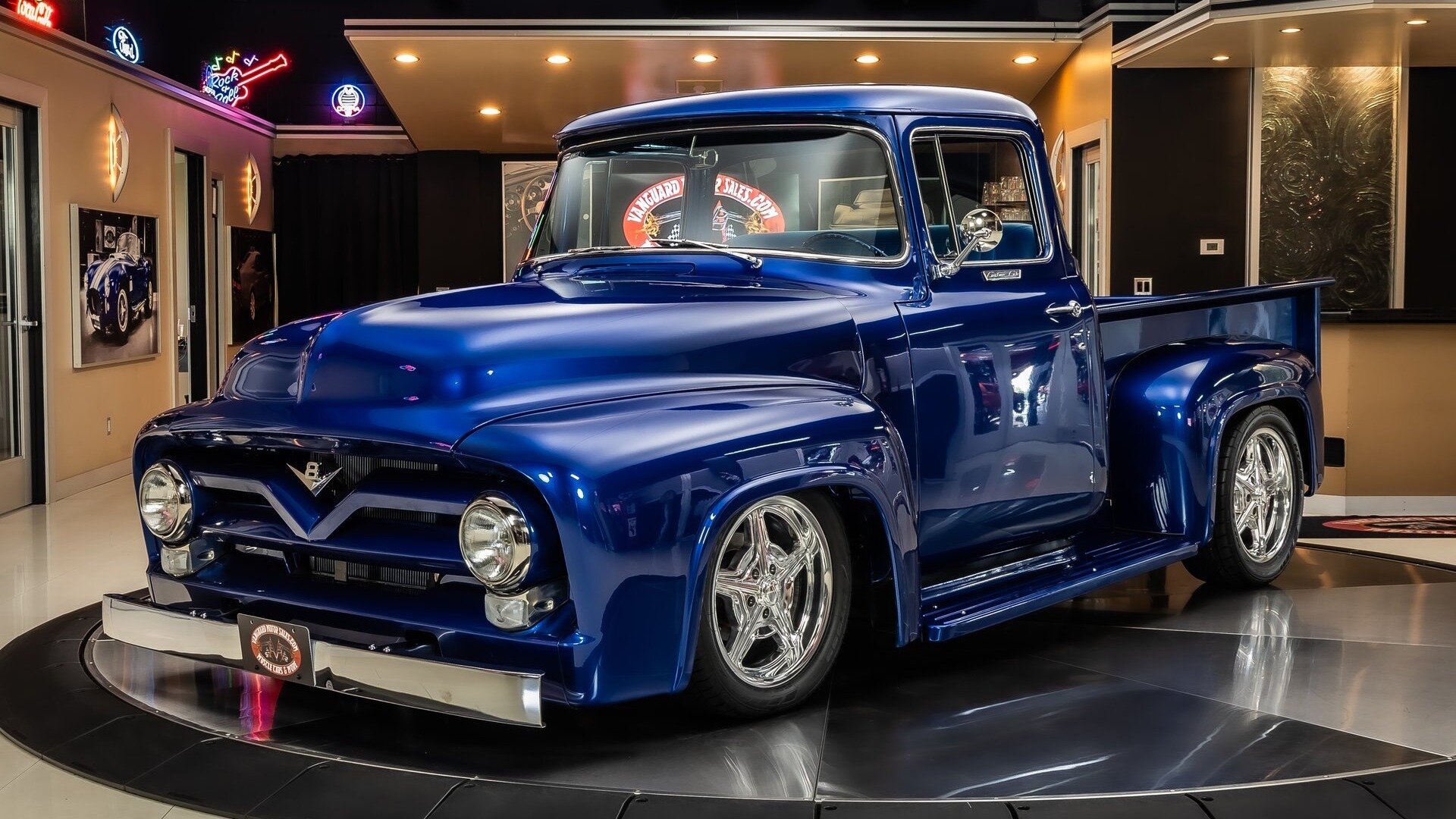 Кастомный 70-летний Ford F-100 оценили как два новых Ford F-150 Raptor