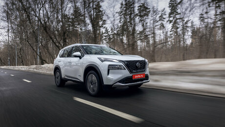 Узнали даже в гриме: первый тест гибридного Nissan X-Trail, который сильно напоминает предшественника