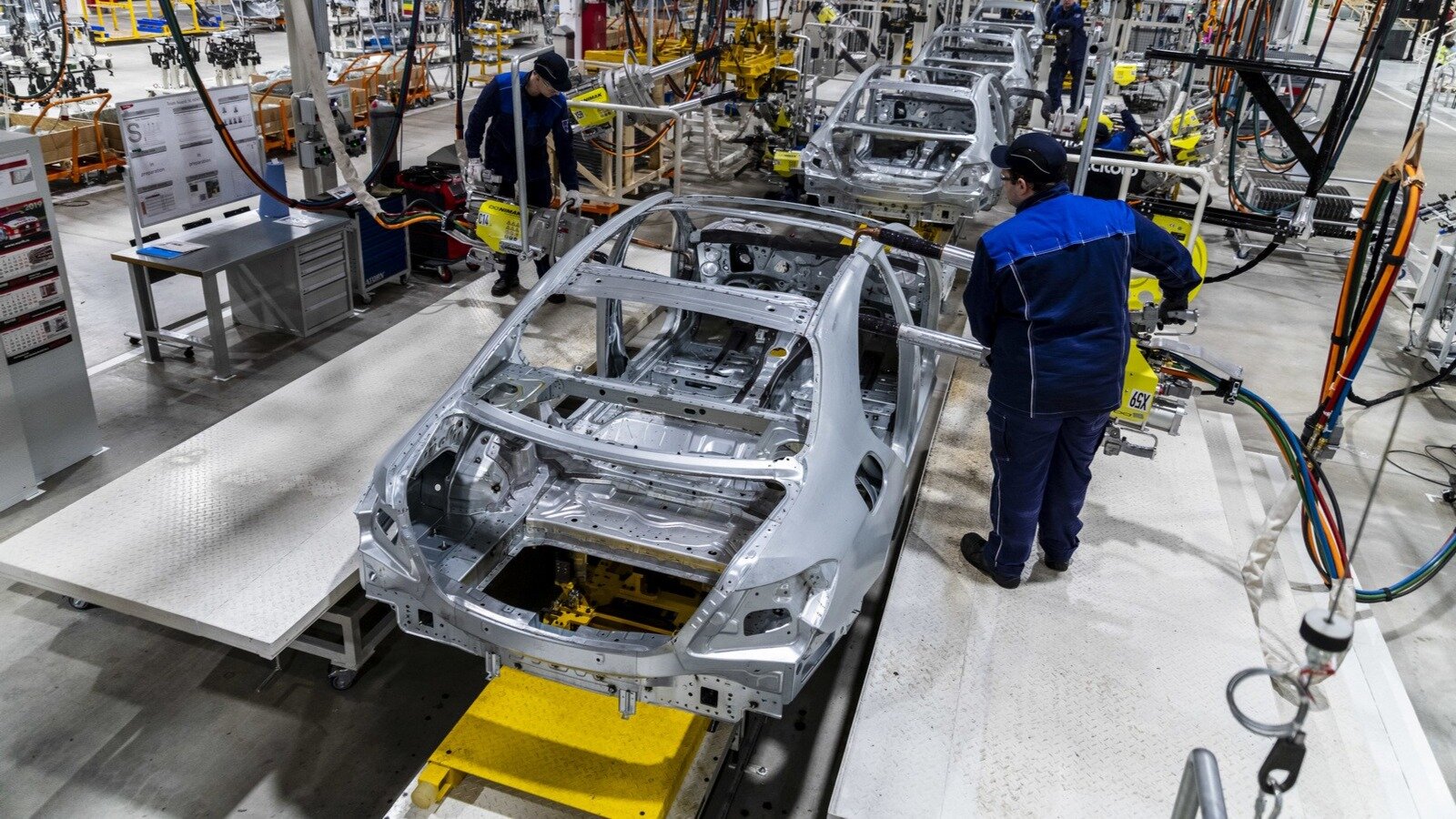 Сотрудники Daimler получат годовую премию до полумиллиона рублей