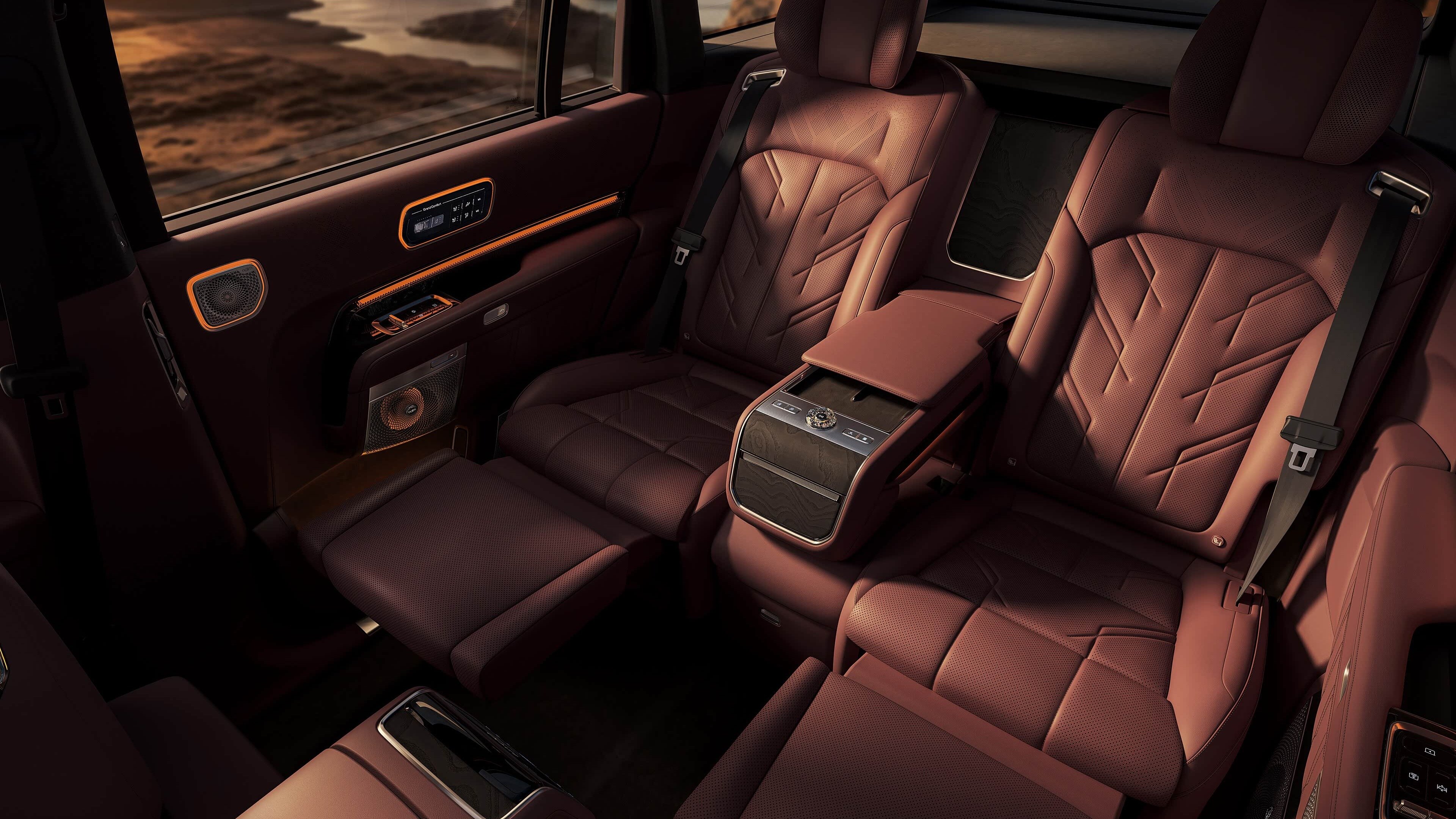 Пятиместный Zeekr 9X оказался просторнее Range Rover