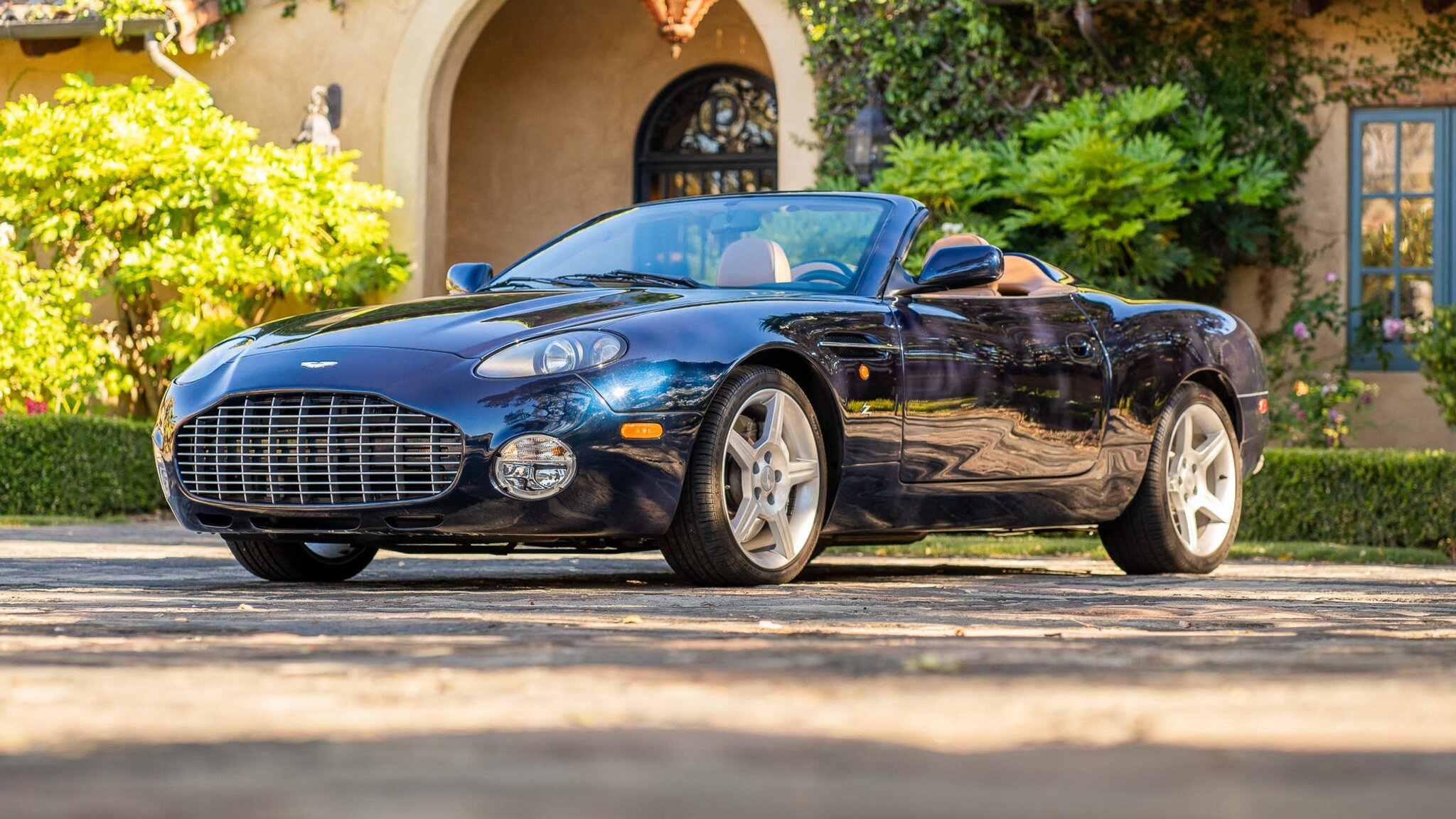 На аукцион выставлен очень редкий родстер Aston Martin с кузовом от Zagato, V12 и «механикой»