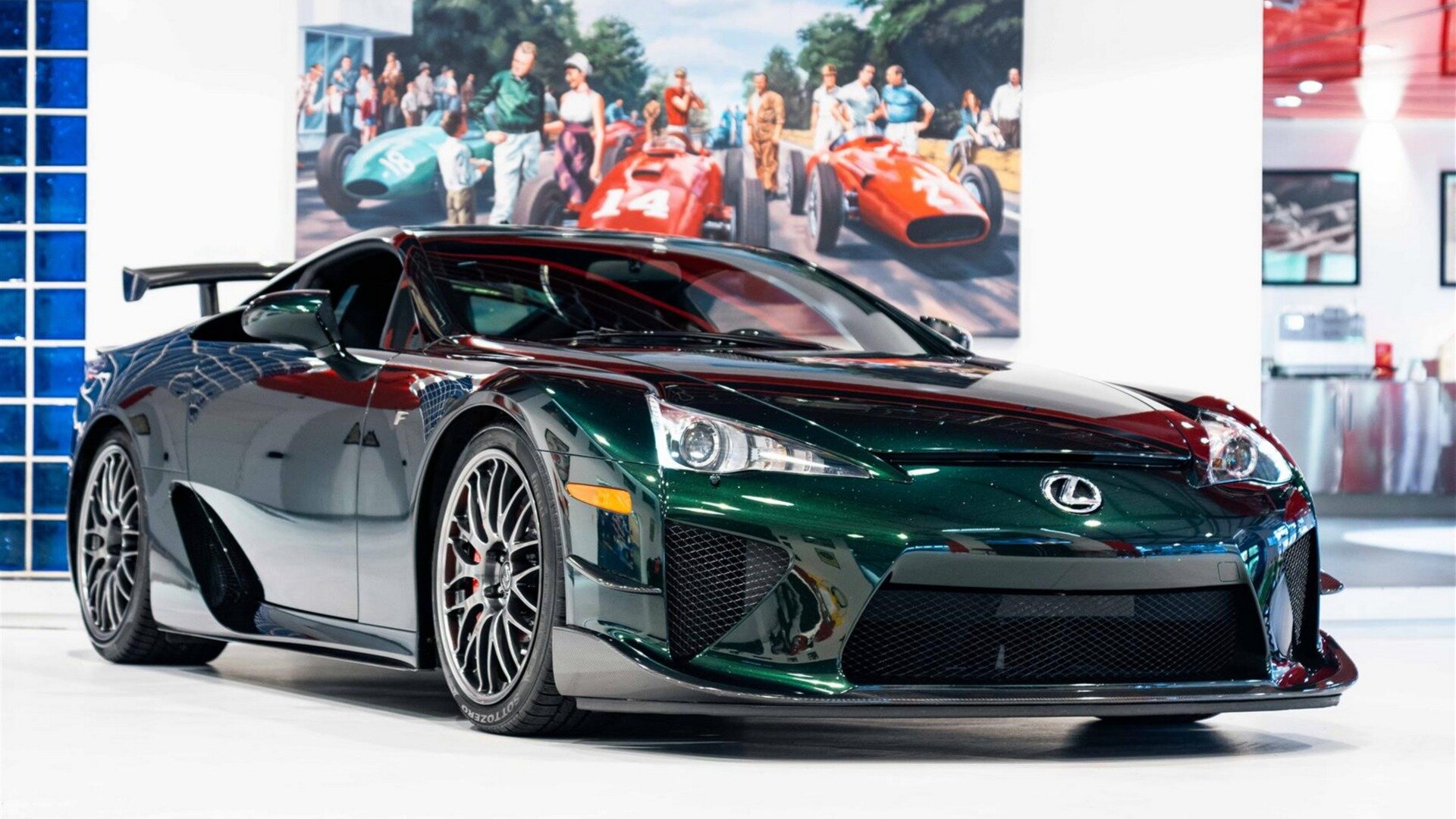 Редкий суперкар Lexus LFA выставили на продажу за 83,4 миллиона рублей