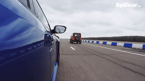 Хот-хэтч Honda Civic Type R сразился в дрэге с «Дефендером»