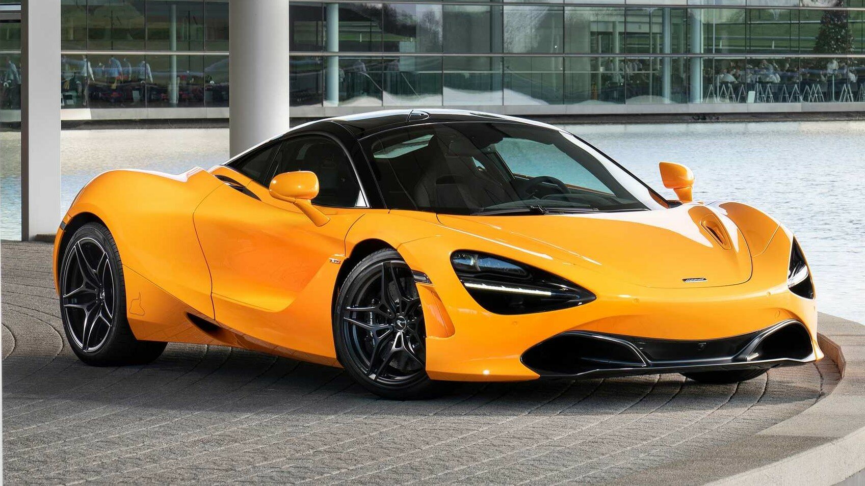 McLaren выпустила спецверсию суперкара в честь первой победы в Формуле-1