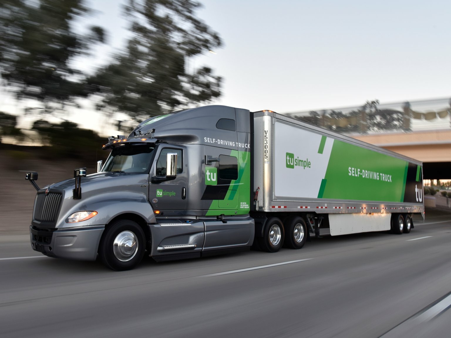 Неизвестный производитель беспилотных фур вот-вот обгонит Tesla и Waymo