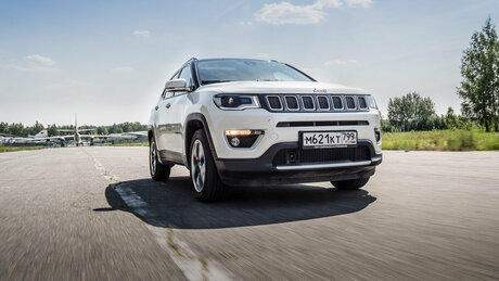 С кем борется и почему столько стоит Jeep Compass