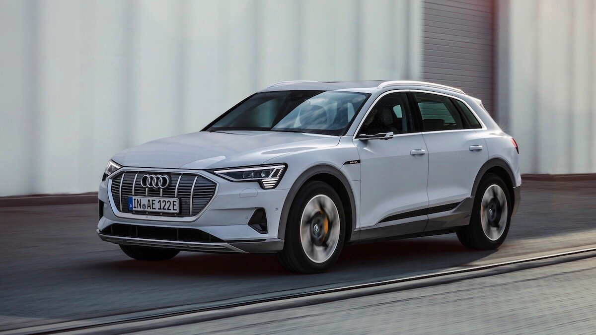 Электрокроссовер Audi стал слабее и дешевле