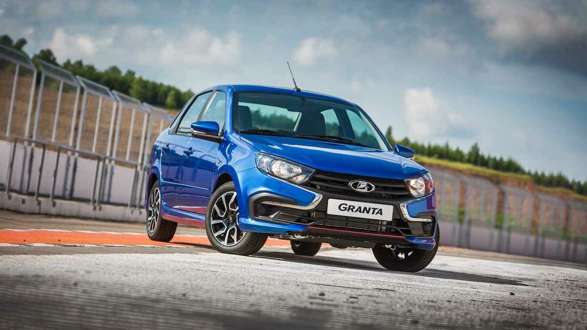 Lada показала Гранту в версии Drive Active со спортивной внешностью и обычным мотором