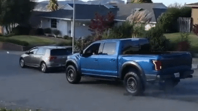 Ford Raptor против электрического Гольфа: кто кого перетянет?