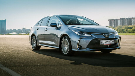 Toyota Corolla: в тени старшей сестры. Подробный тест