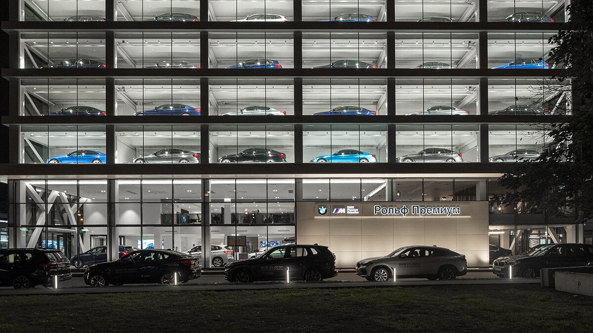 В Москве открылся шестиэтажный автосалон BMW