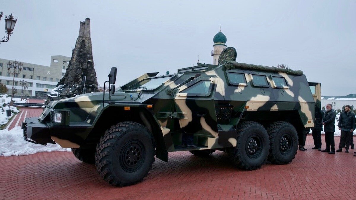 В Чечне создали броневик с кожаной отделкой