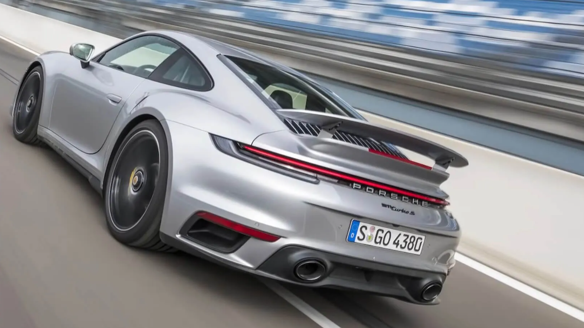 Новый Porschе 911 Turbo S опередил итальянские суперкары на треке