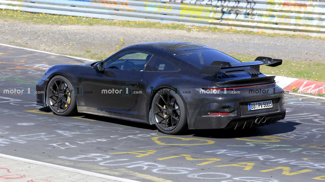 Появились фото суперкара Porsche 911 GT3 с антикрылом «лебединая шея»