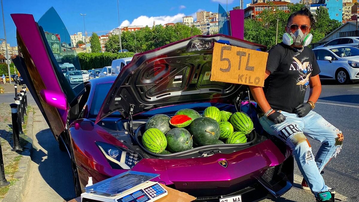 Полиция оштрафовала торговца арбузами на Lamborghini. Он оказался известным блогером