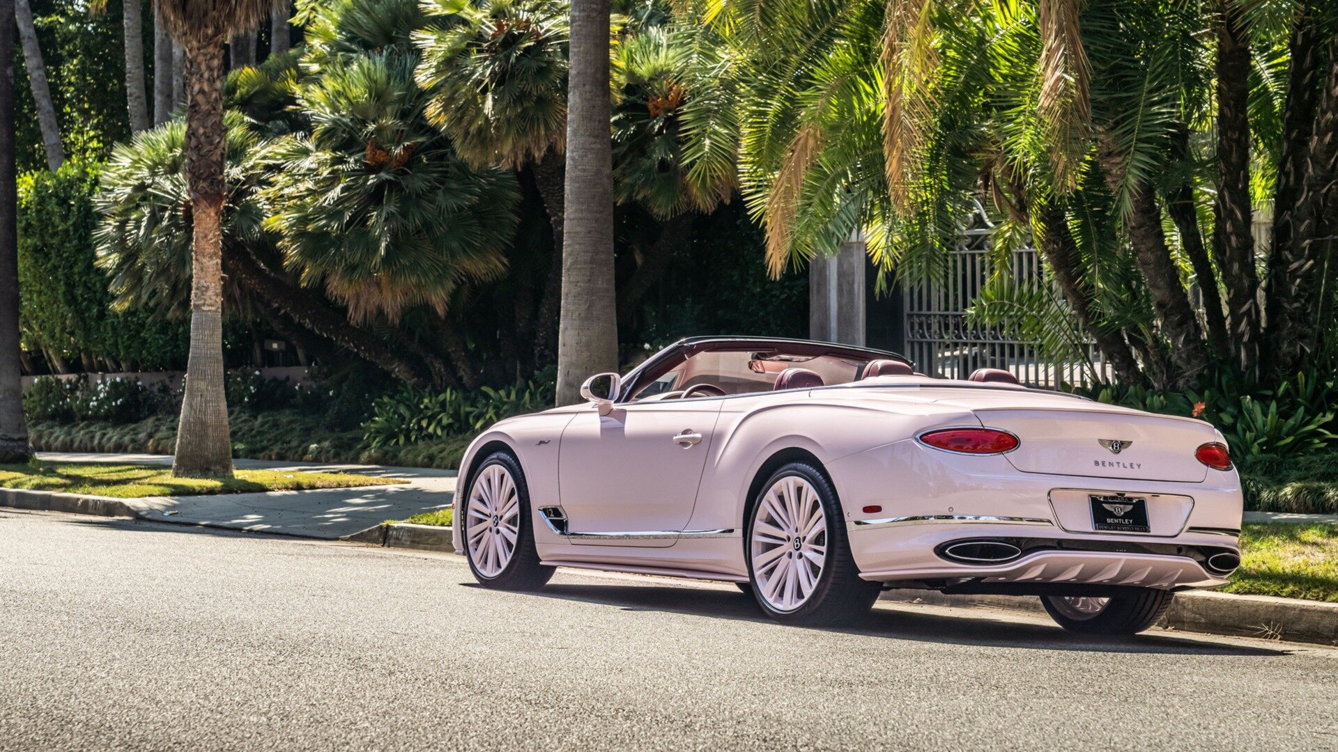 Три эксклюзивных Bentley Continental GTC посвятили «гламурному Голливуду»