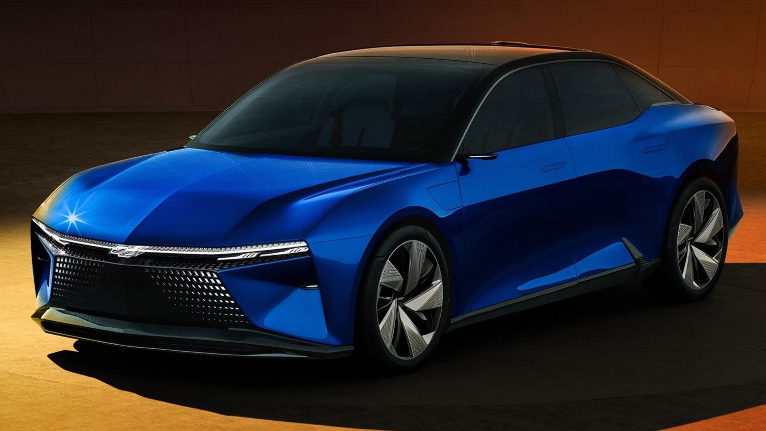 Компания Chevrolet представила свой первый электрический седан