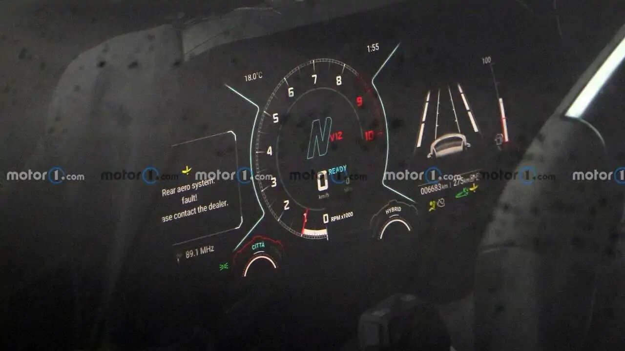 Шпионы заглянули в салон нового флагманского суперкара Lamborghini
