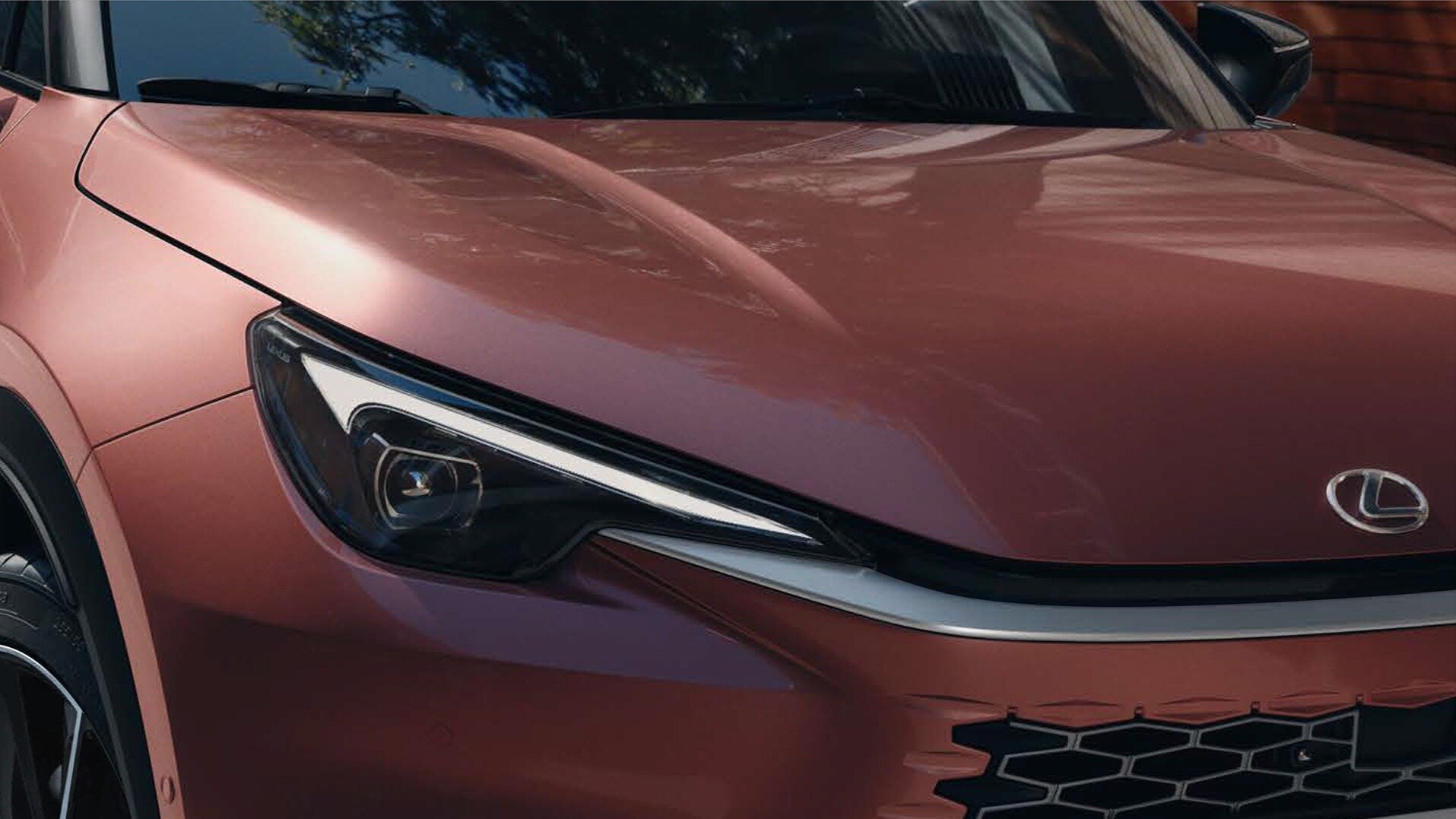 Новый компактный кроссовер от Lexus: первые фото
