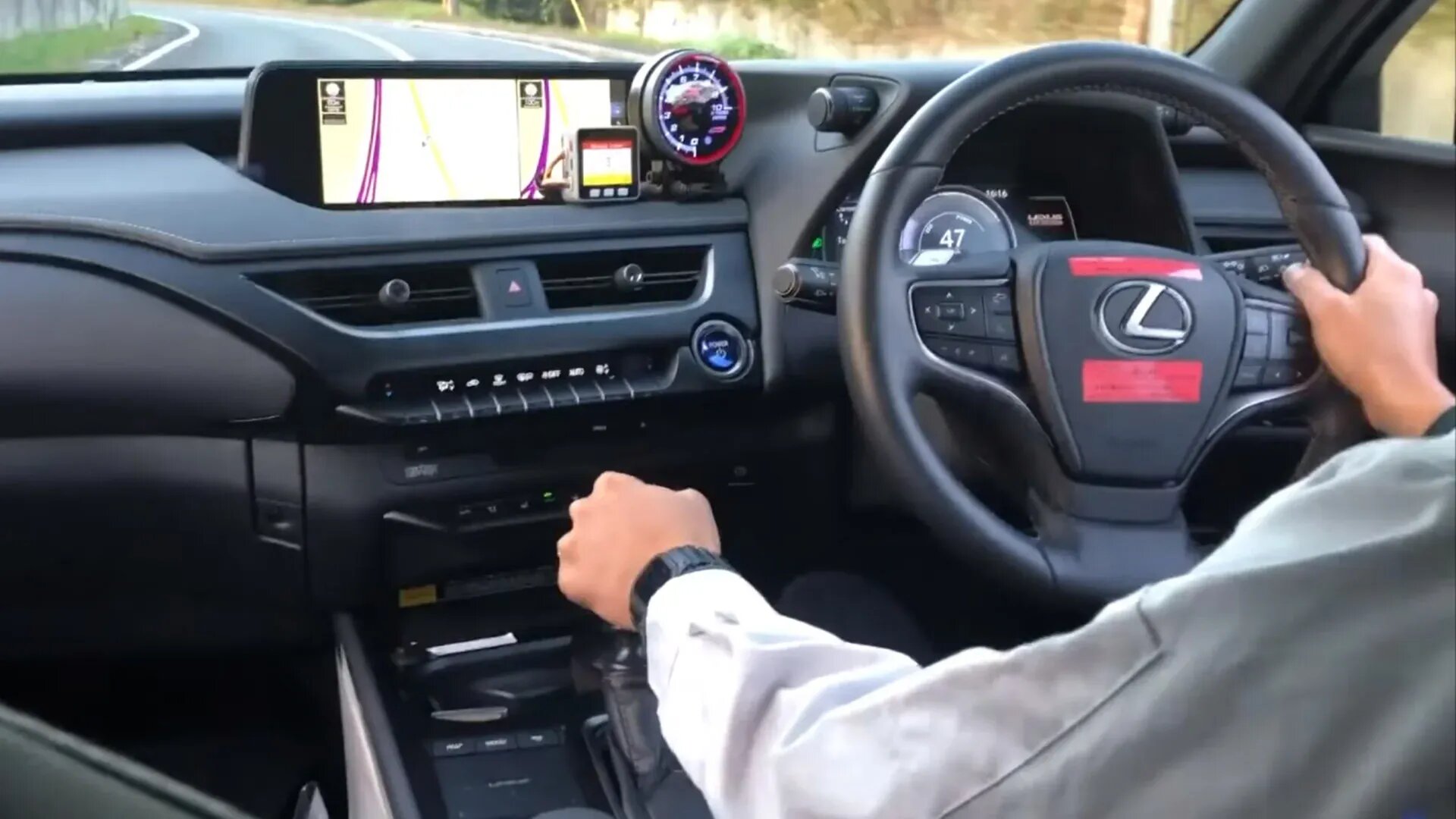 Электромобили Toyota научат глохнуть при старте, как машины с «механикой»