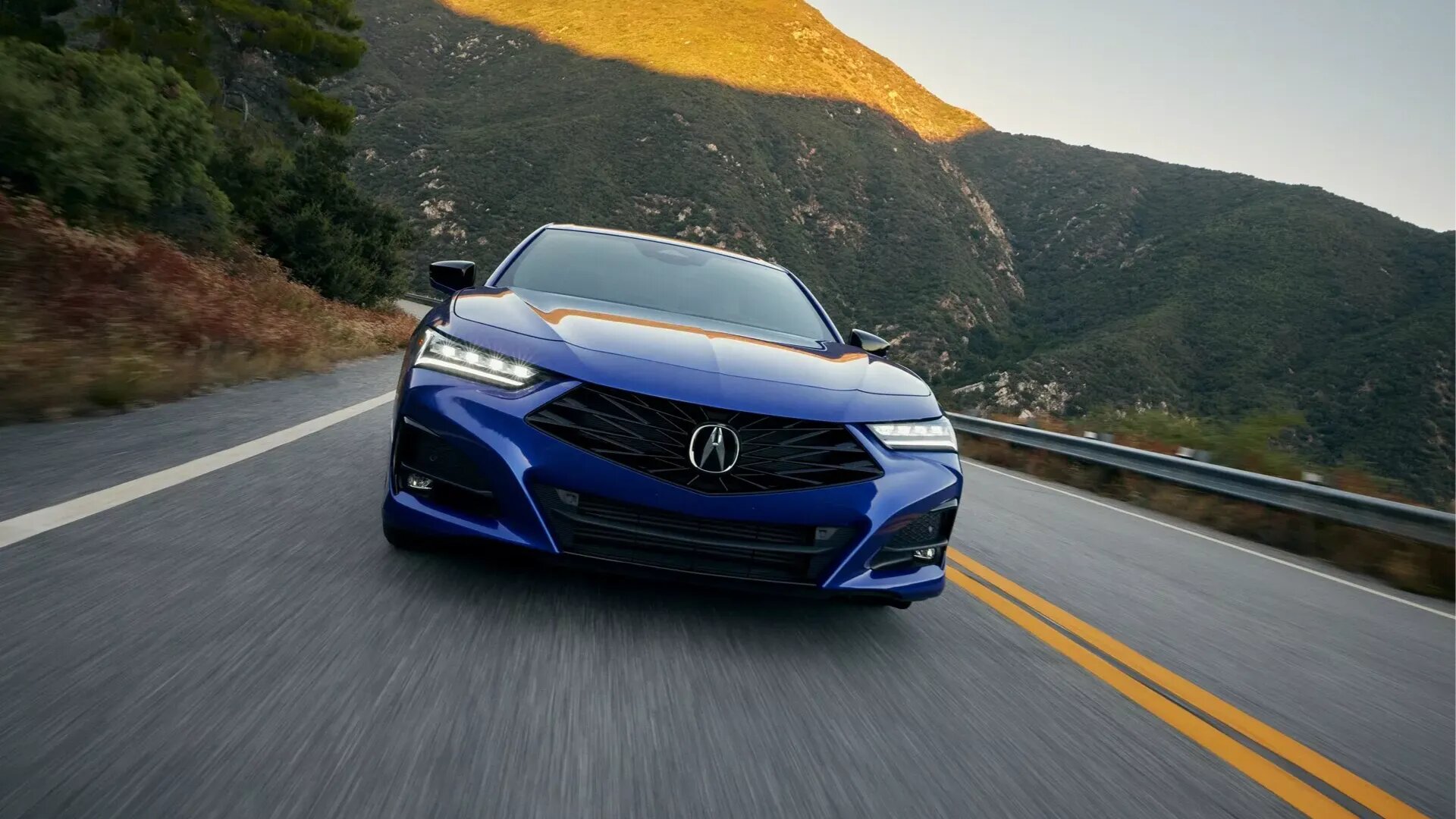 Acura показала рестайлинговый седан TLX с новыми дисплеями