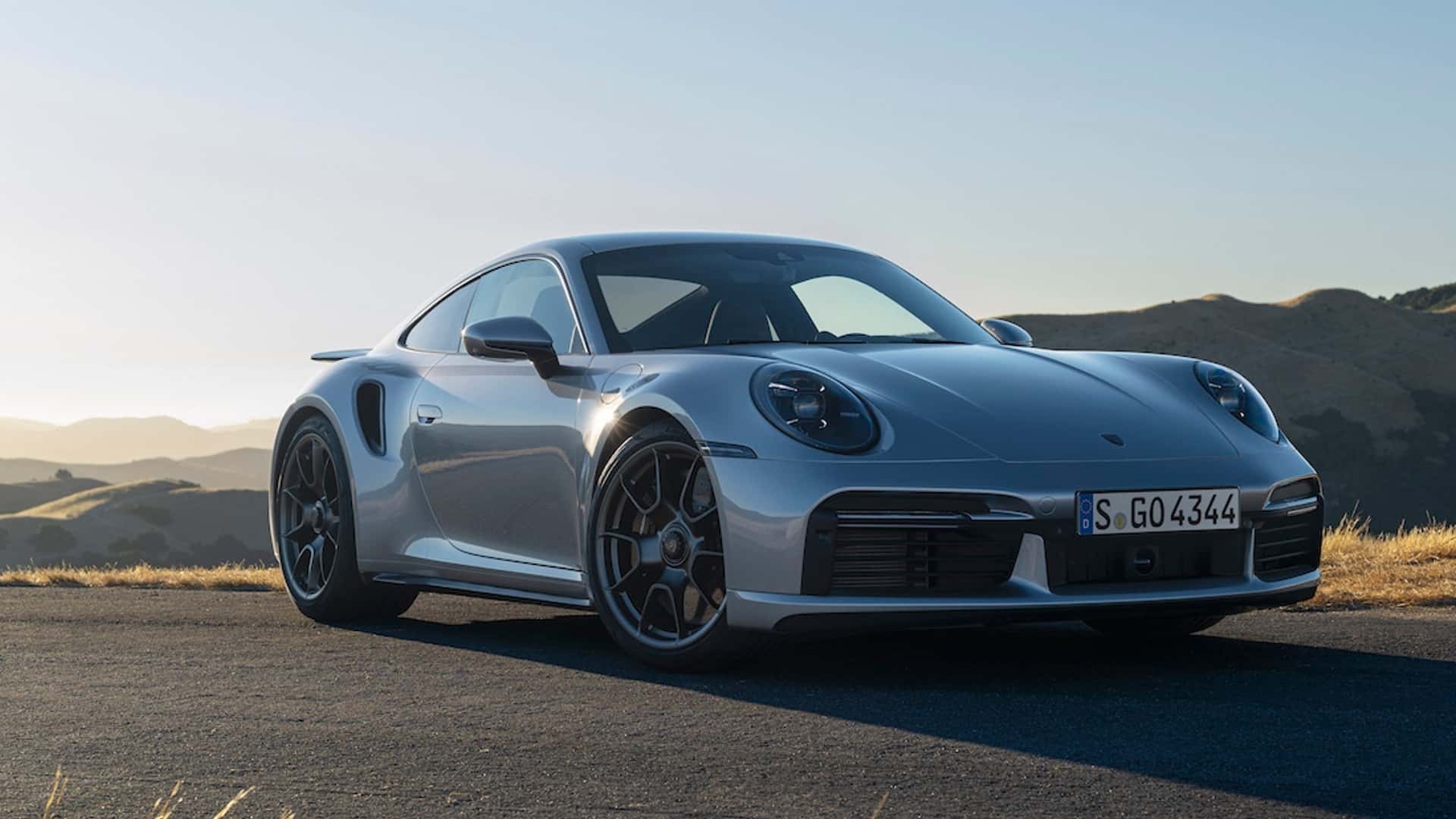 Полувековой юбилей Porsche 911 Turbo отметили «клетчатой» спецверсией
