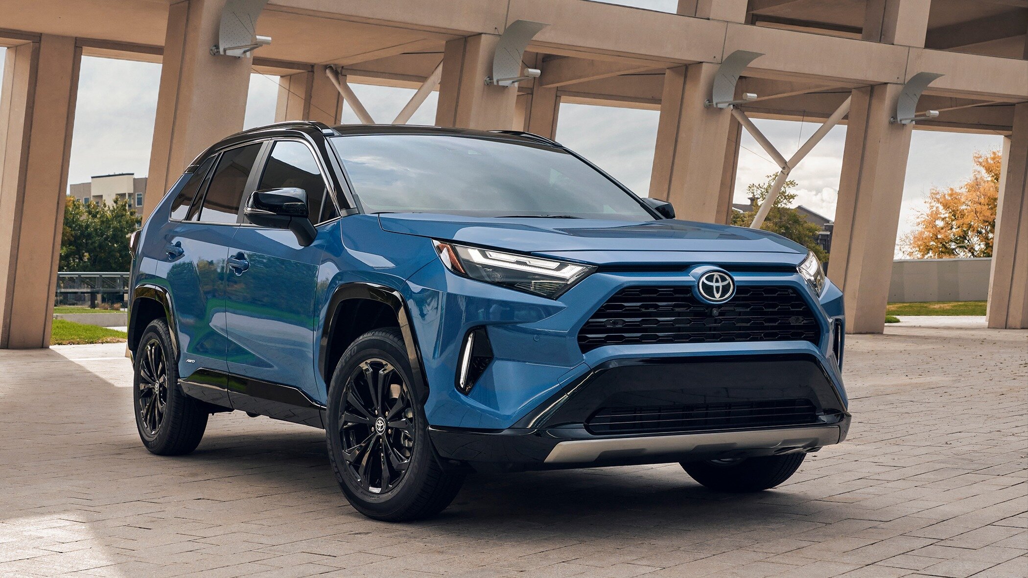 Toyota RAV4 стал самым продаваемым автомобилем в мире, обойдя Tesla Model Y