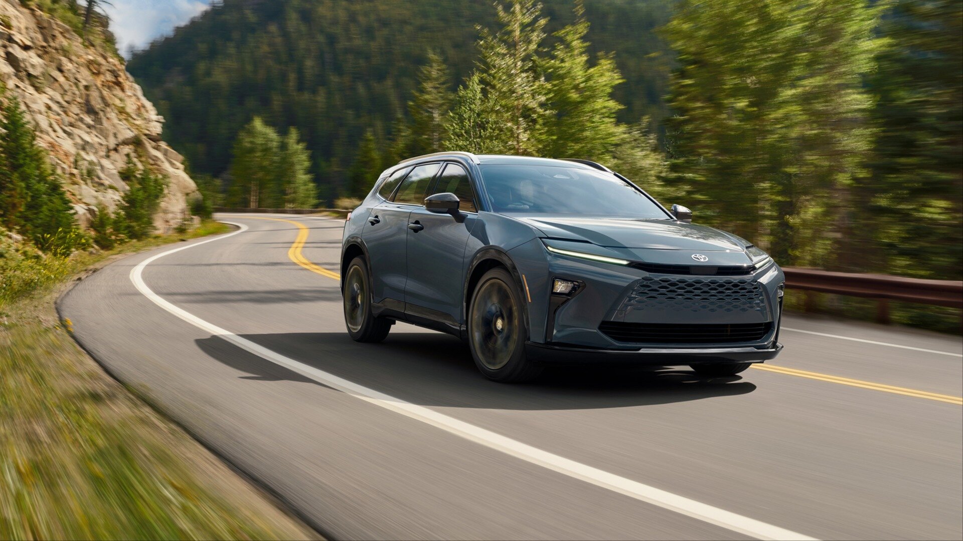 Toyota представила четвёртую модель Crown — это кроссовер Signia