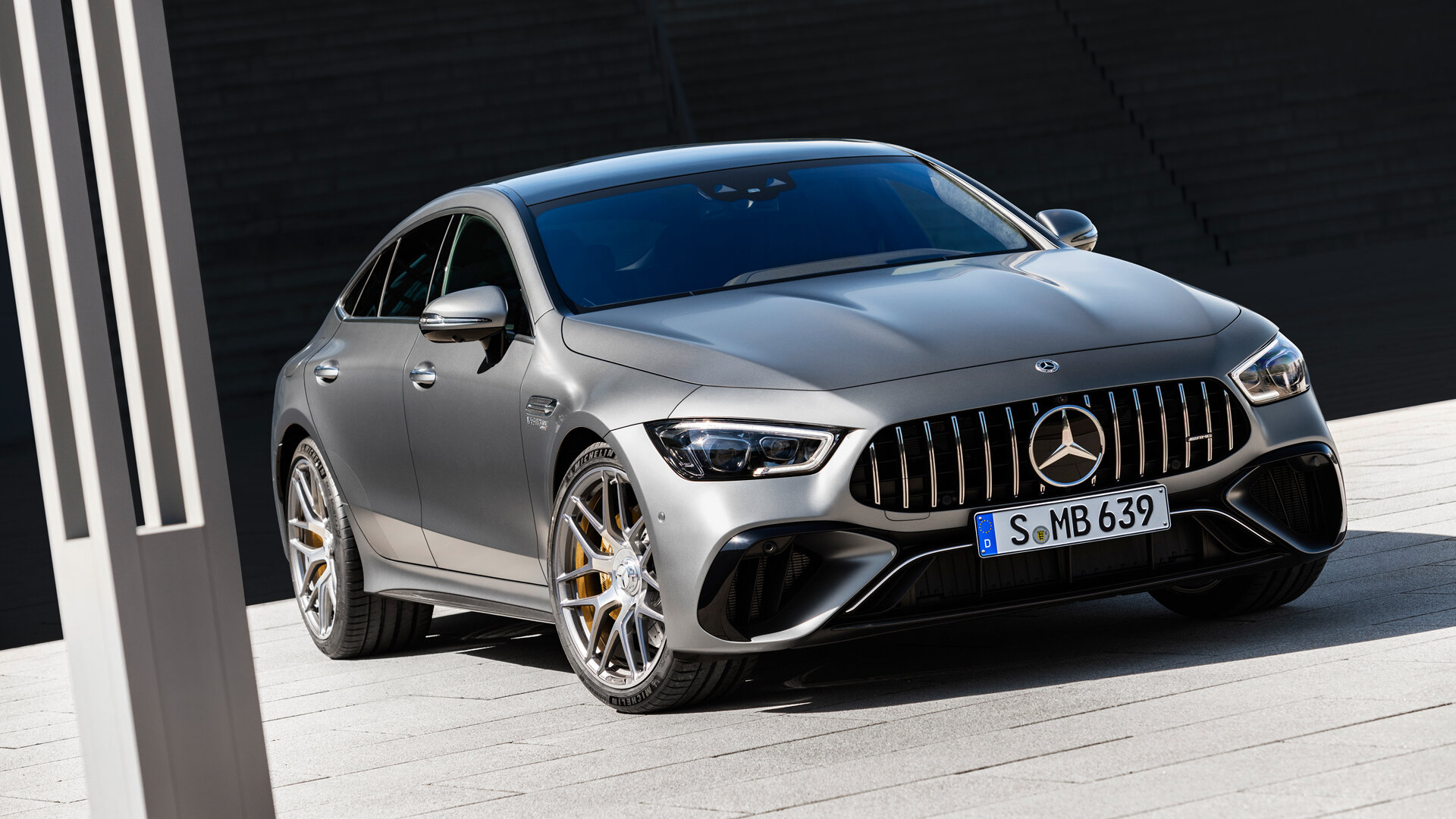 «Доступные» версии Mercedes-AMG GT 63 прошли обновление