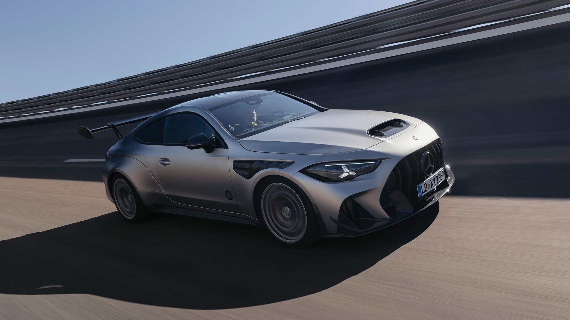 11,4 секунды до 200 км/ч: представлен новый суперкар Mercedes-AMG Mythos