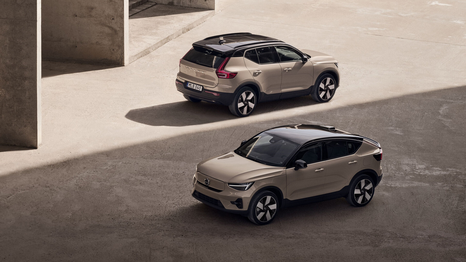 Электрокроссоверы Volvo XC40 Recharge и C40 Recharge сделали мощнее и переименовали