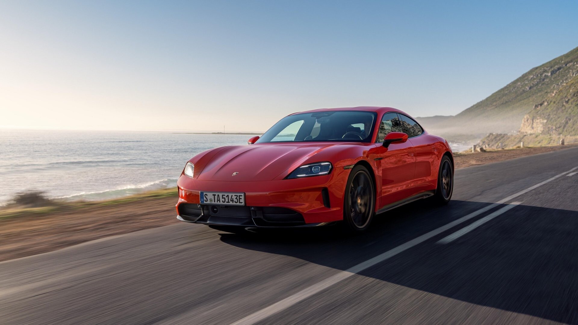 Porsche Taycan получил фейковую коробку передач и стал дальнобойнее