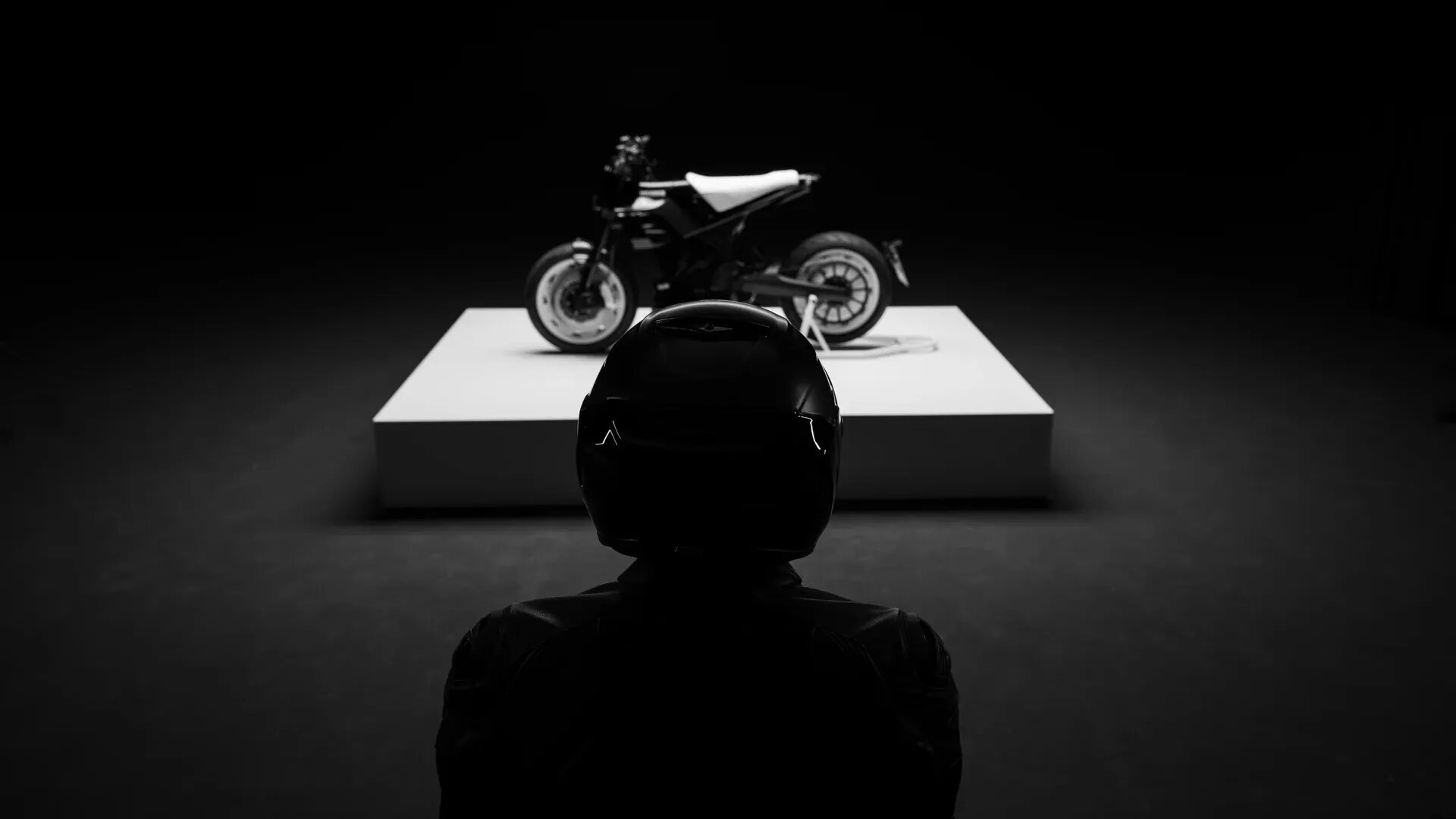 Brabus создал стильный электромотоцикл вместе с модельером из Токио 