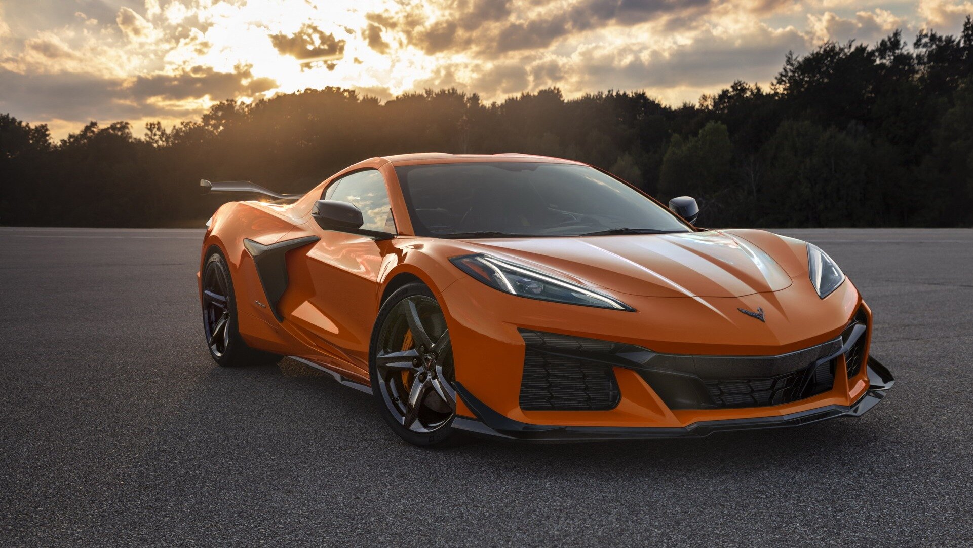 При разработке мотора Chevrolet Corvette его создатели изучали двигатели Ferrari