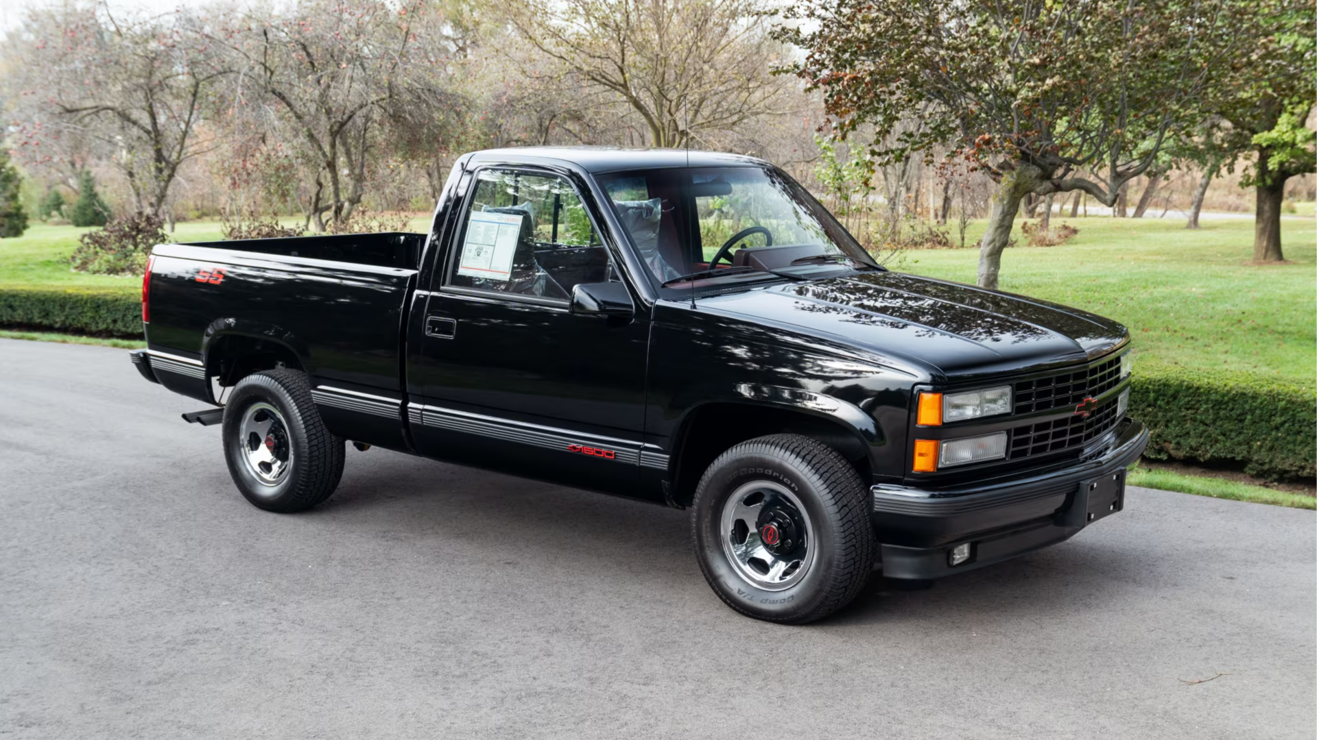 На продажу выставили 33-летний спортпикап Chevrolet 454 SS с пробегом 14 километров