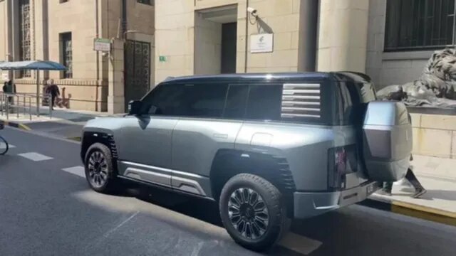 Самый дорогой серийный электромобиль из Китая, который пока не продаётся, заметили на улице