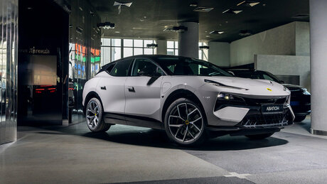 Обзор Lotus Eletre: первого электрокроссовера марки, которая делала спорткары «из коробки»