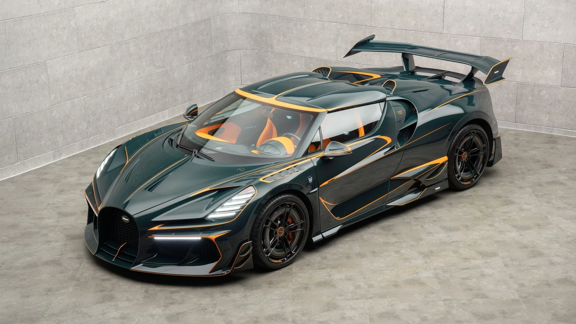Тюнеры из Mansory показали сразу два доработанных Bugatti