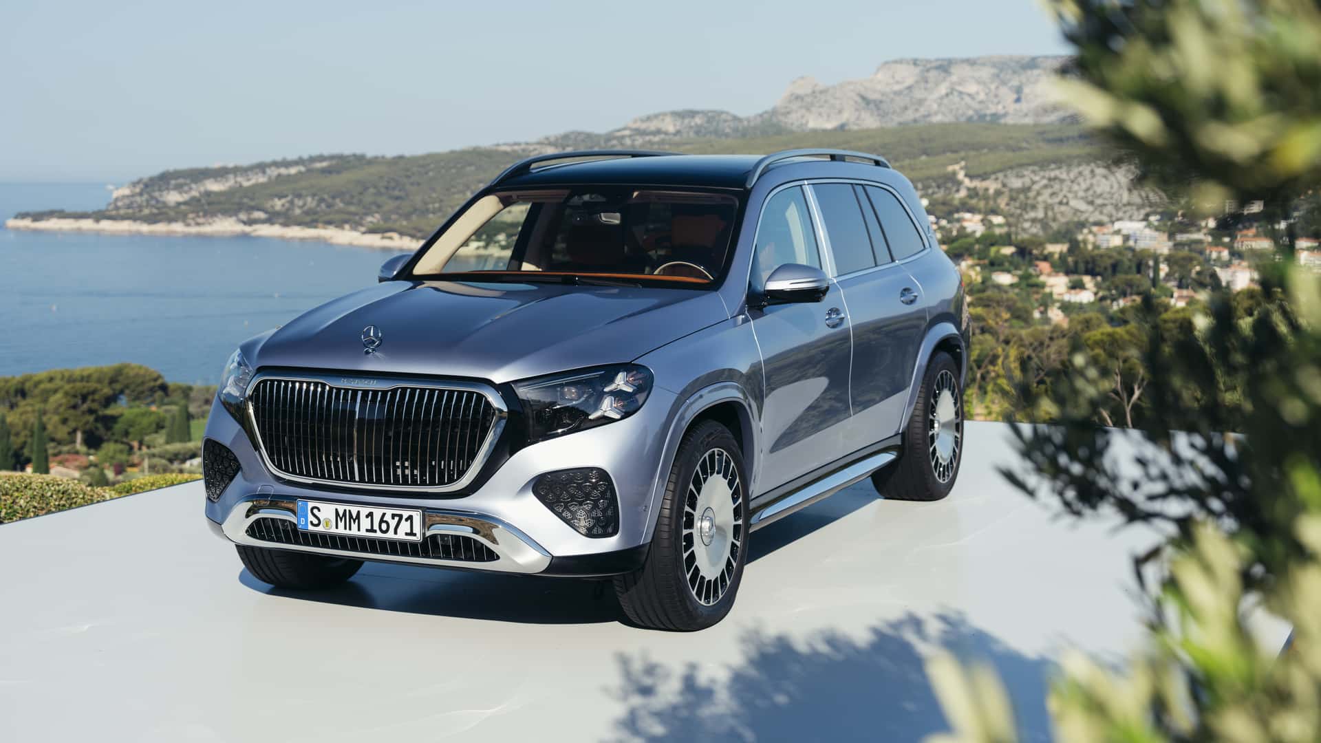 Обновлённый Mercedes-Maybach GLS стал мощнее и роскошнее