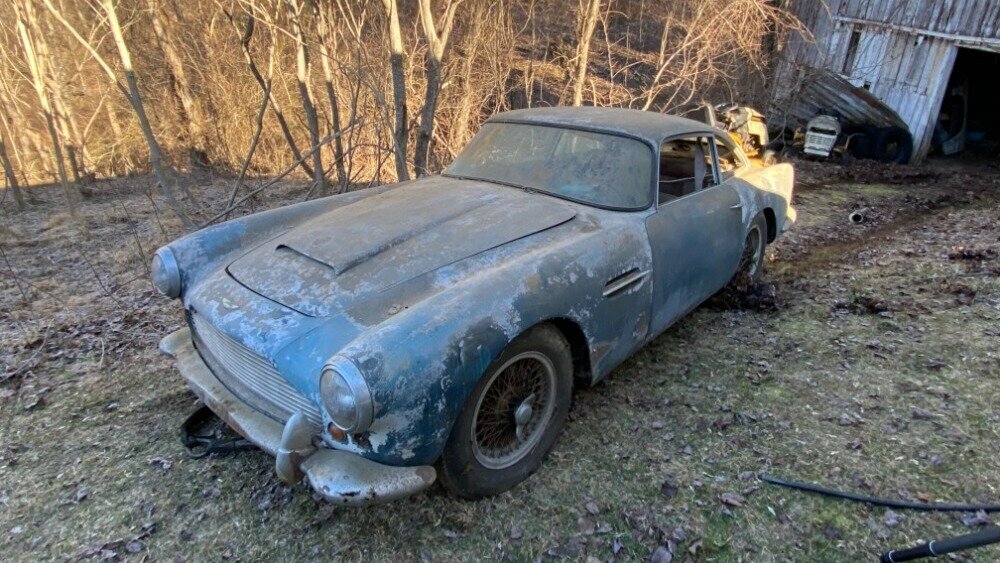 На продажу выставили редкий Aston Martin DB4, который больше 30 лет гнил в сарае